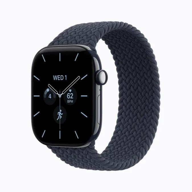 Un Apple Watch Series 12 in ceramica blu notturno.