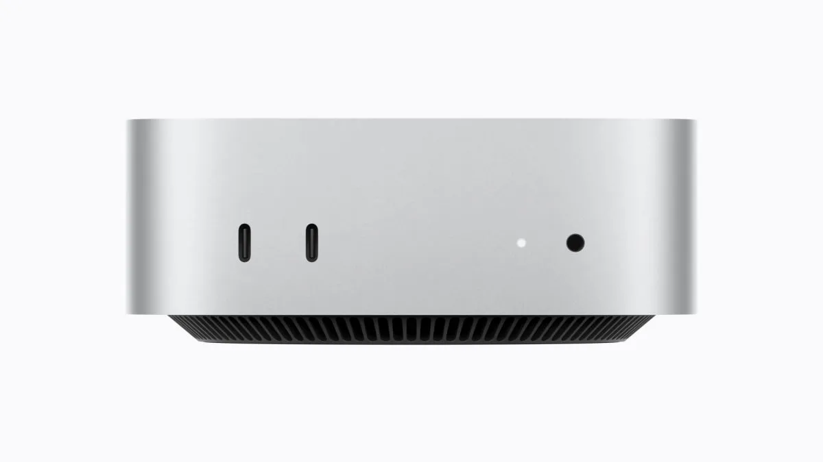 Mac mini visto di fronte con due porte USB-C e il jack cuffie.