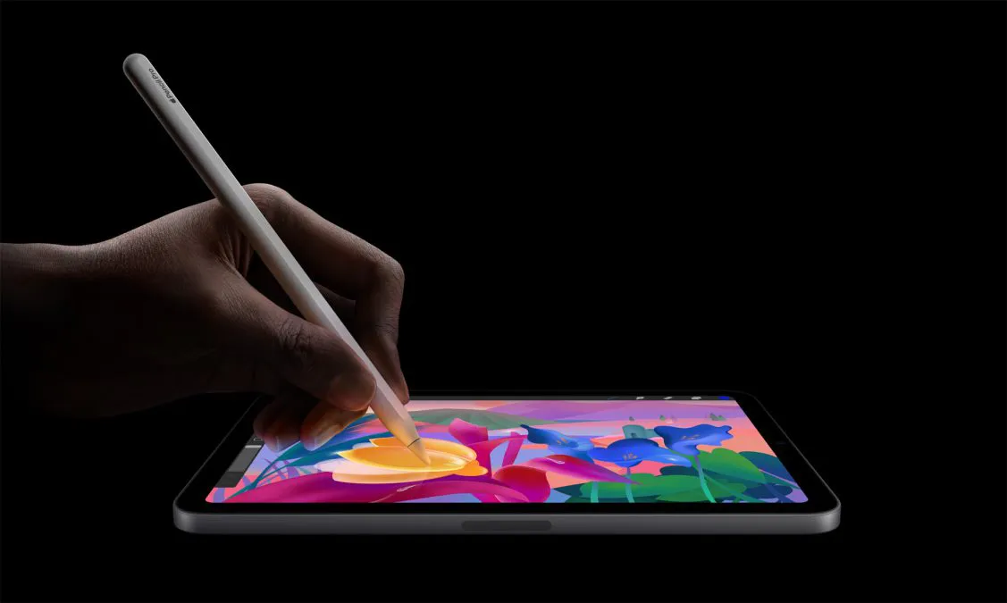 Disegni creati con Apple Pencil Pro in Procreate su iPad mini.