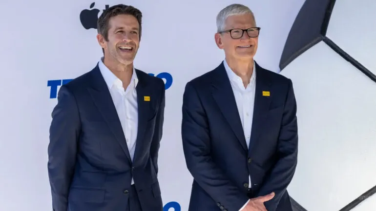 Tim Cook spiega l’addio da CEO prima del lancio di iPhone Duo